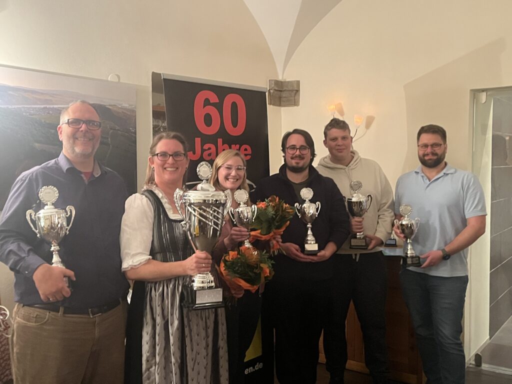 Clubmeisterin 2025 - Nele Müller-Heidelberg, mit Vize Markus Müller-Heidelberg sowie auf Platz 3 SIM Racer Tim Henderkes, auf Platz 4 Katharina Diehl und Marcel Becker und auf Platz 5 SIM Racer Raphael Sendrowski